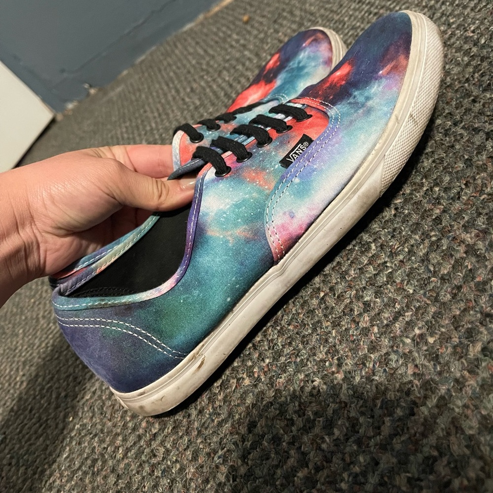 Vans - Picture 3 of 4